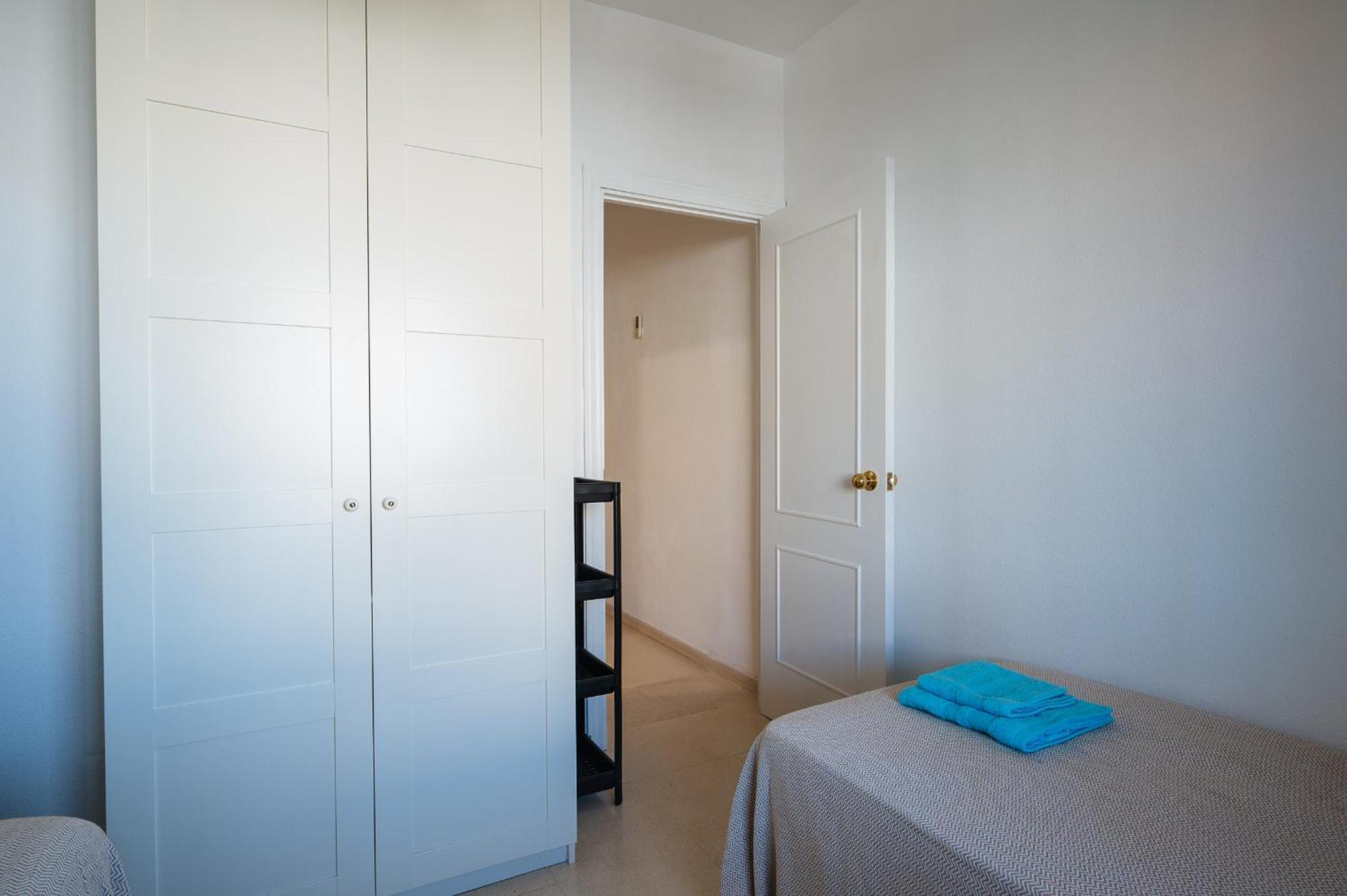 Piso Familiar Virgen Del Rocio Apartment Севиля Екстериор снимка