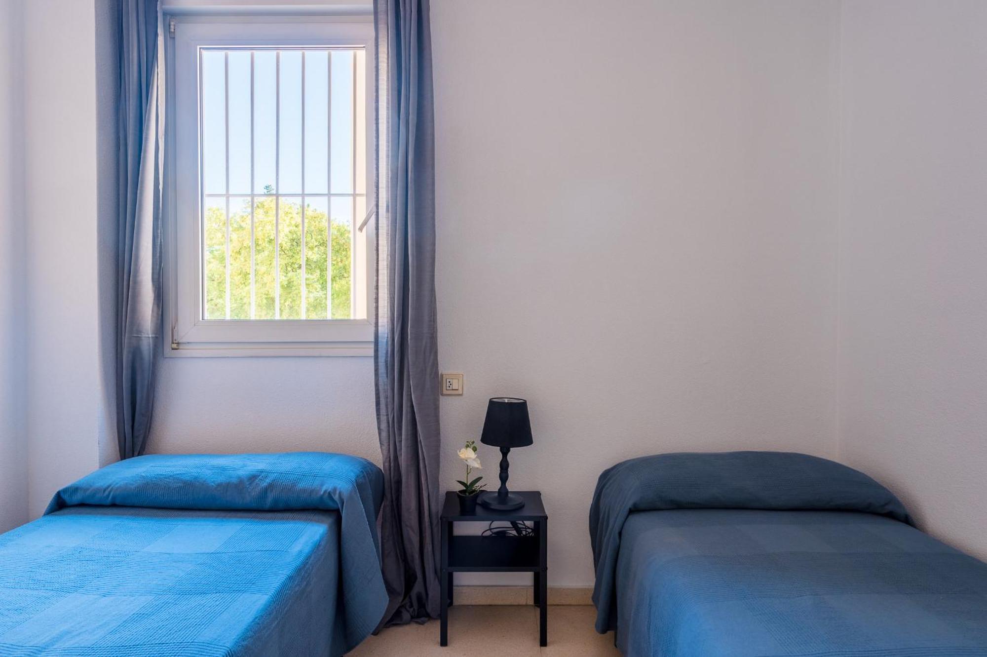 Piso Familiar Virgen Del Rocio Apartment Севиля Екстериор снимка