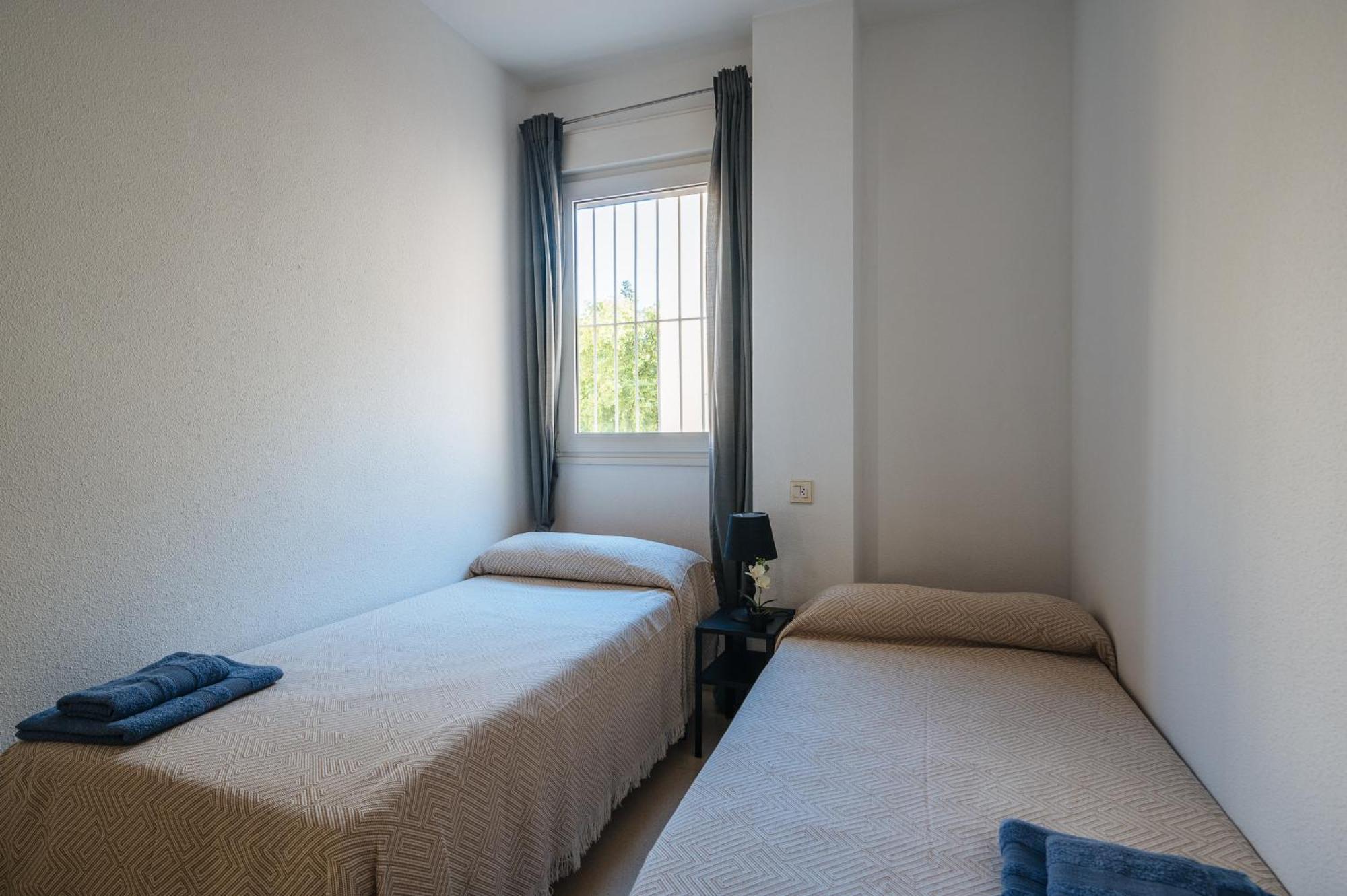 Piso Familiar Virgen Del Rocio Apartment Севиля Екстериор снимка