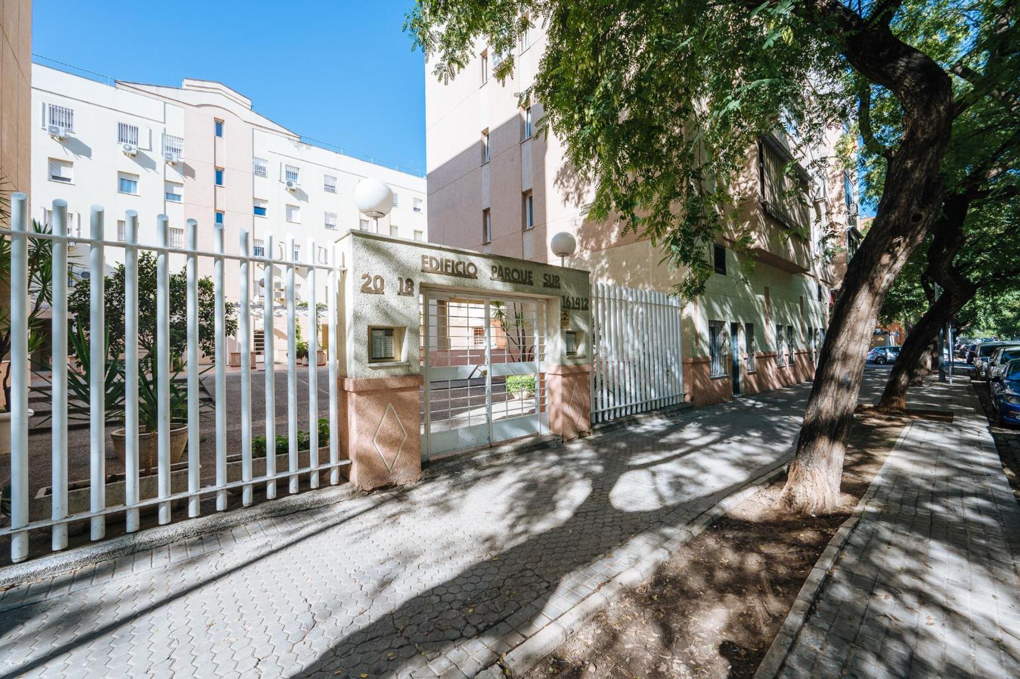 Piso Familiar Virgen Del Rocio Apartment Севиля Екстериор снимка