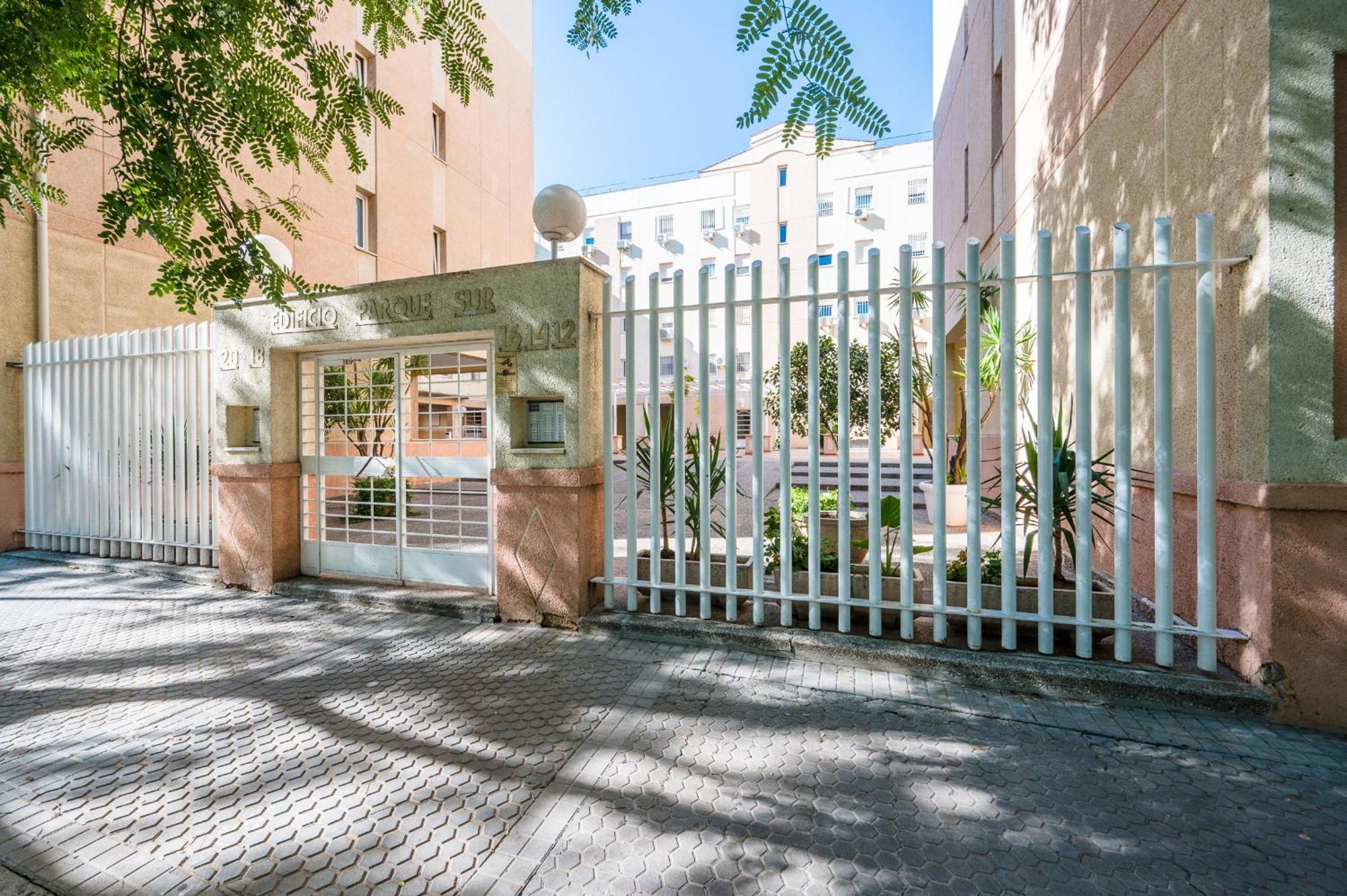 Piso Familiar Virgen Del Rocio Apartment Севиля Екстериор снимка