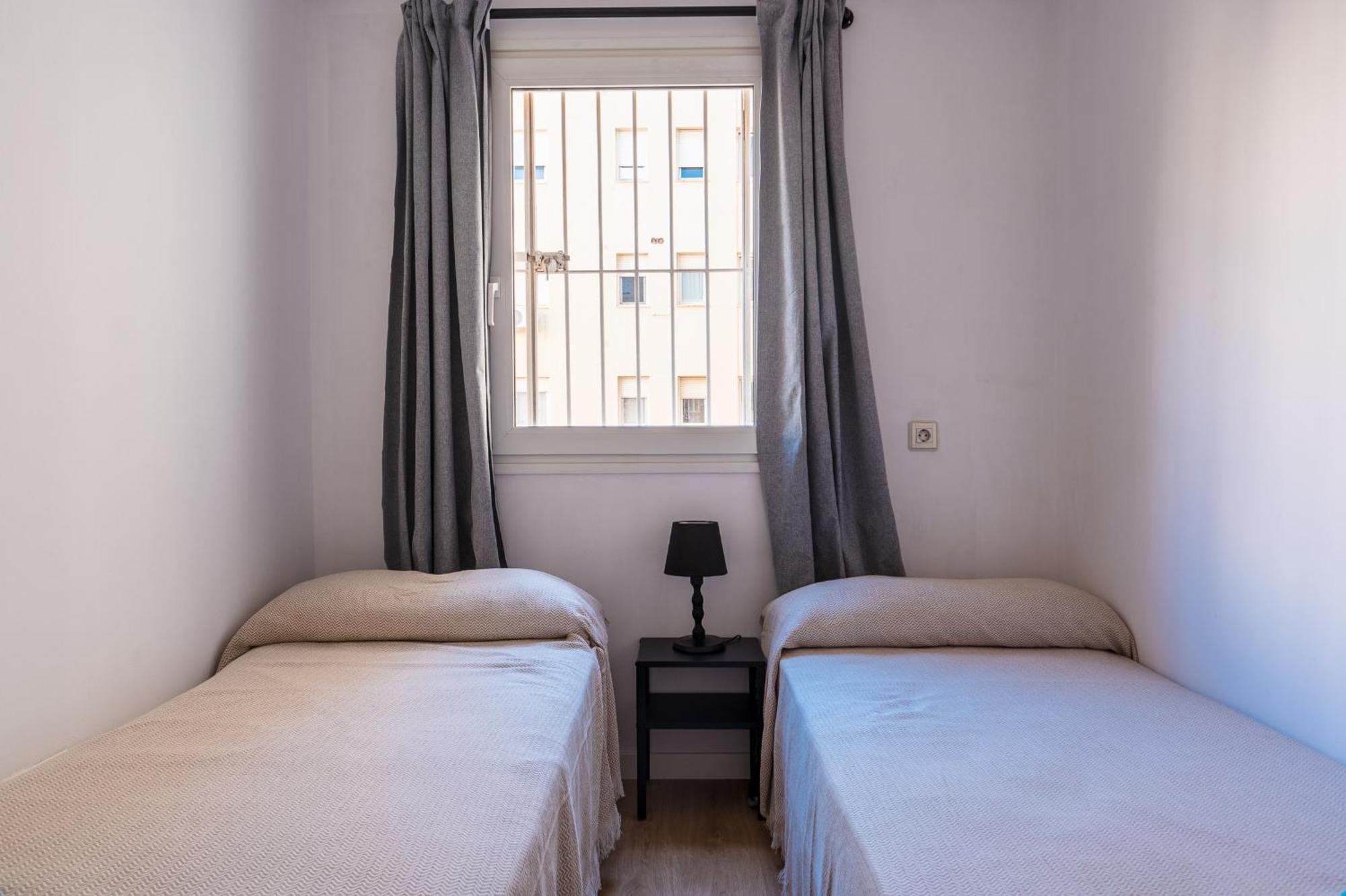 Piso Familiar Virgen Del Rocio Apartment Севиля Екстериор снимка