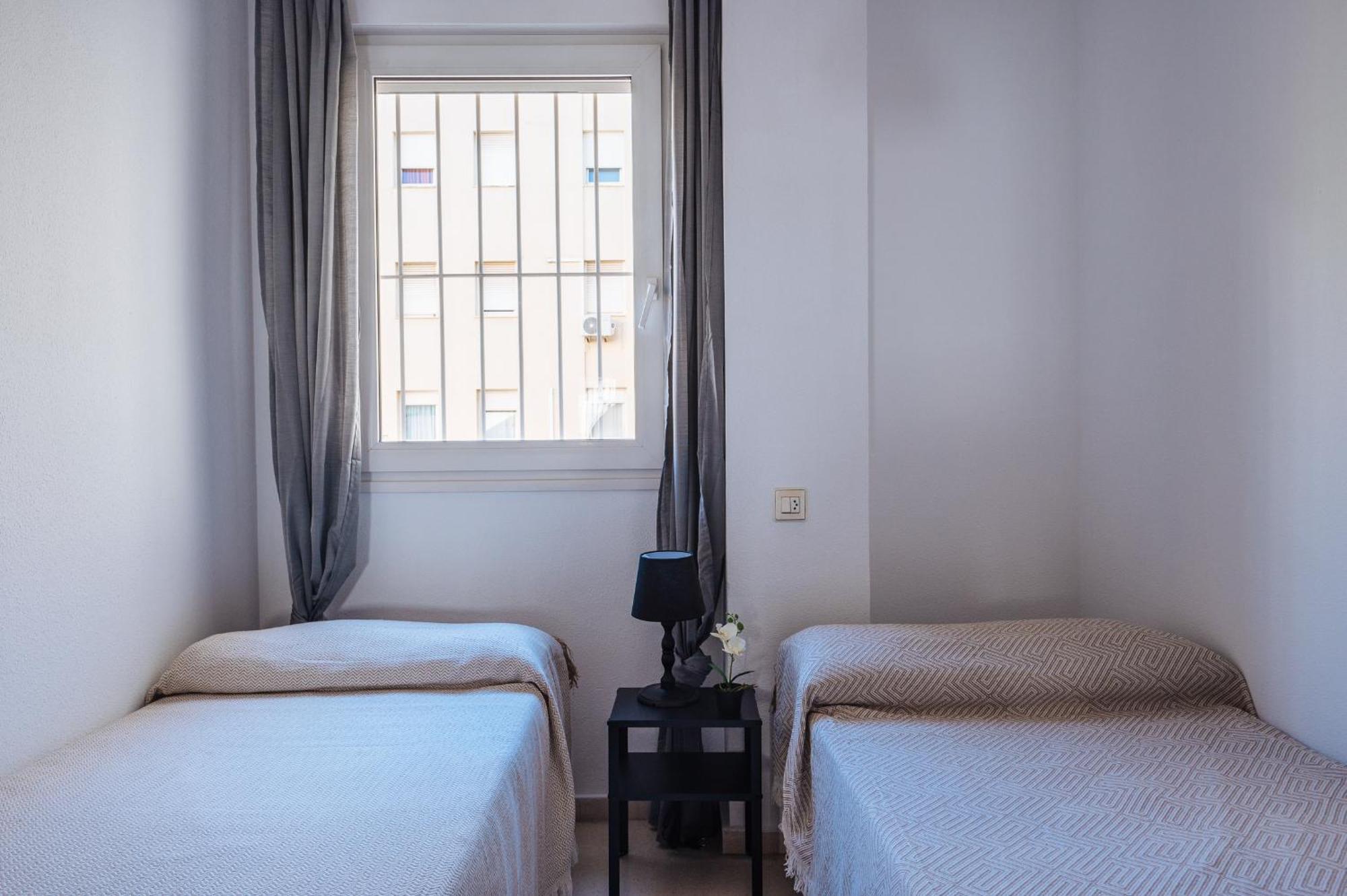 Piso Familiar Virgen Del Rocio Apartment Севиля Екстериор снимка