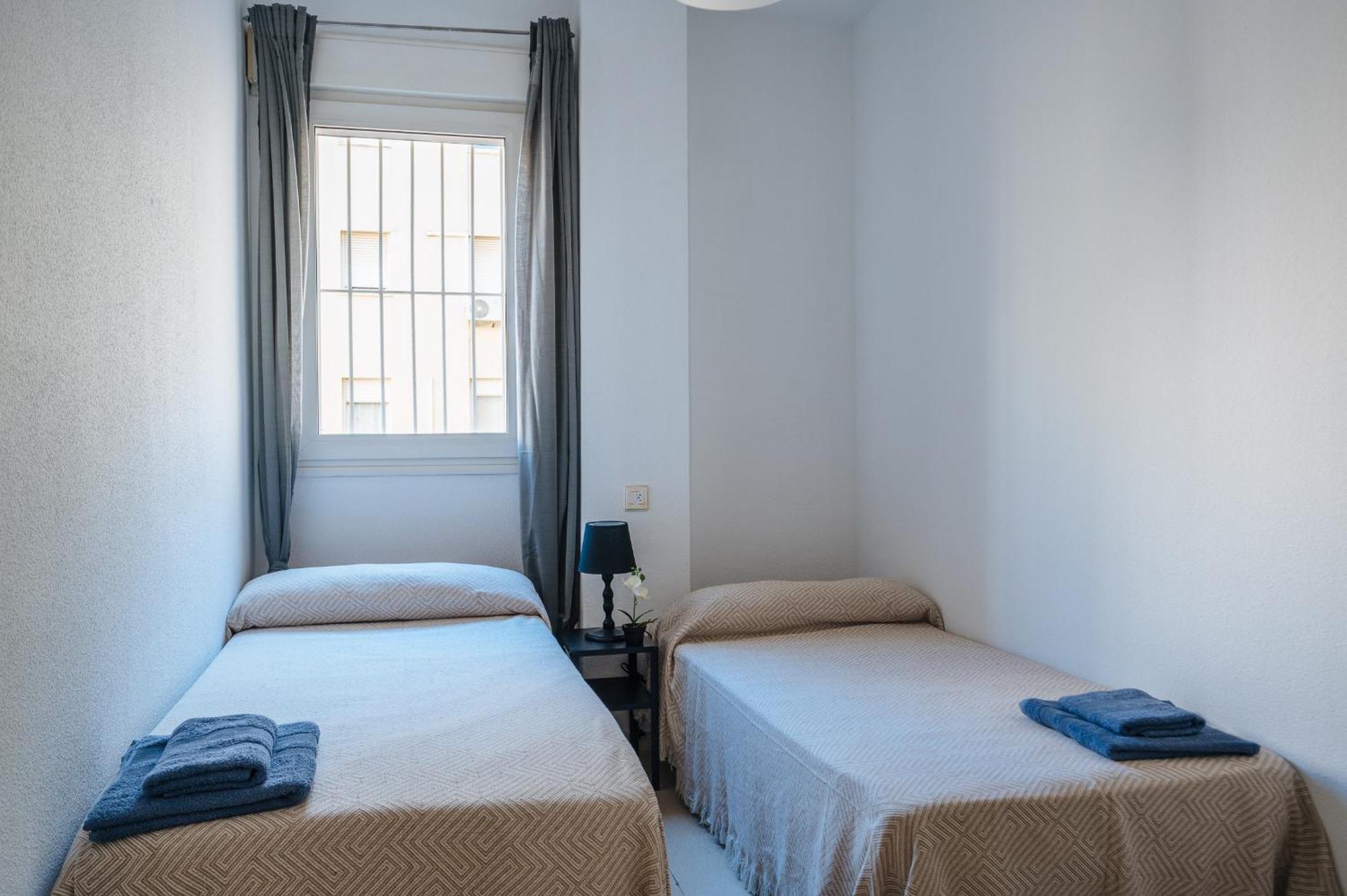 Piso Familiar Virgen Del Rocio Apartment Севиля Екстериор снимка