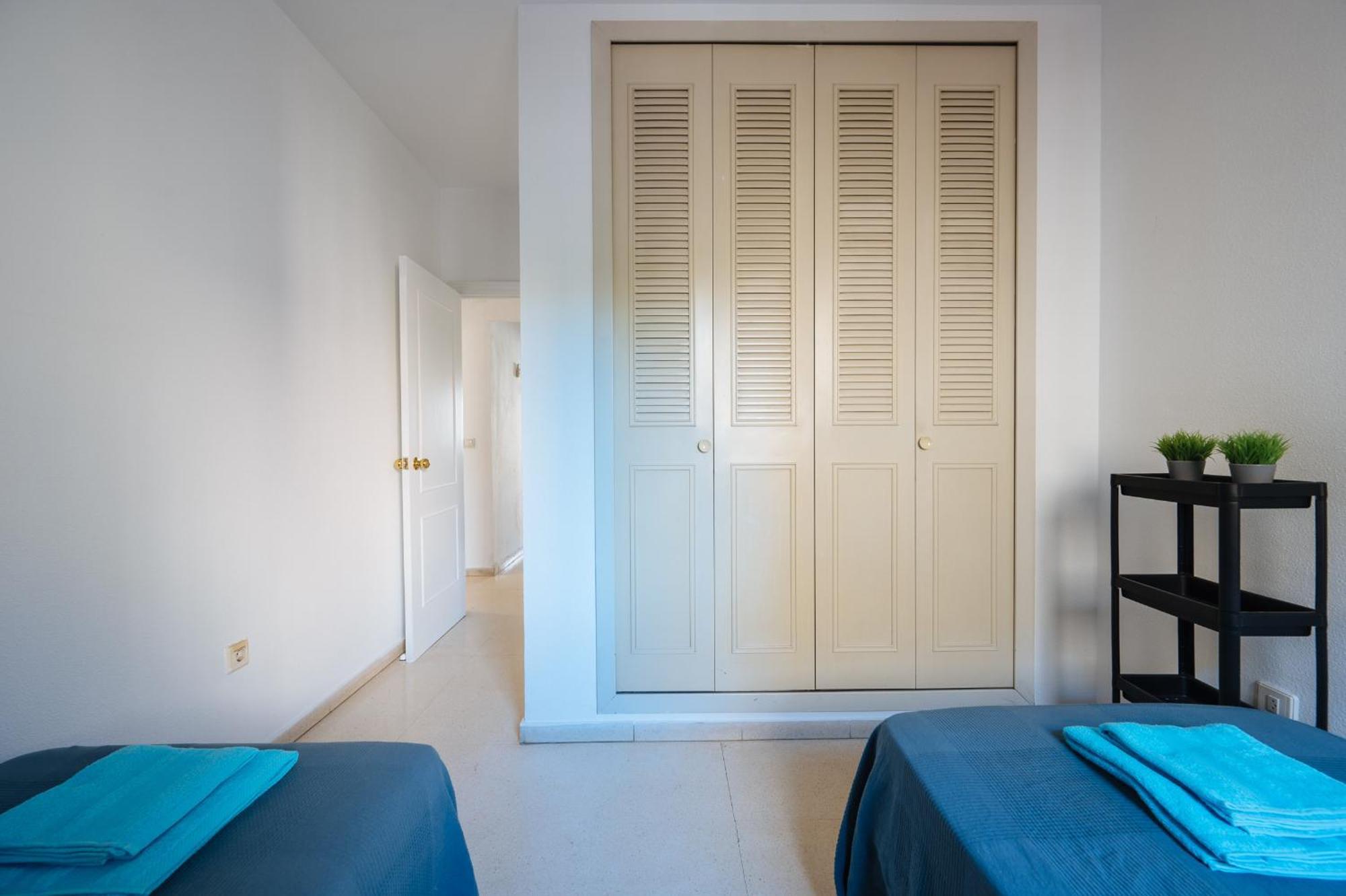 Piso Familiar Virgen Del Rocio Apartment Севиля Екстериор снимка