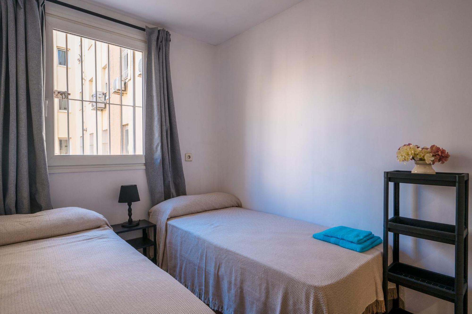 Piso Familiar Virgen Del Rocio Apartment Севиля Екстериор снимка