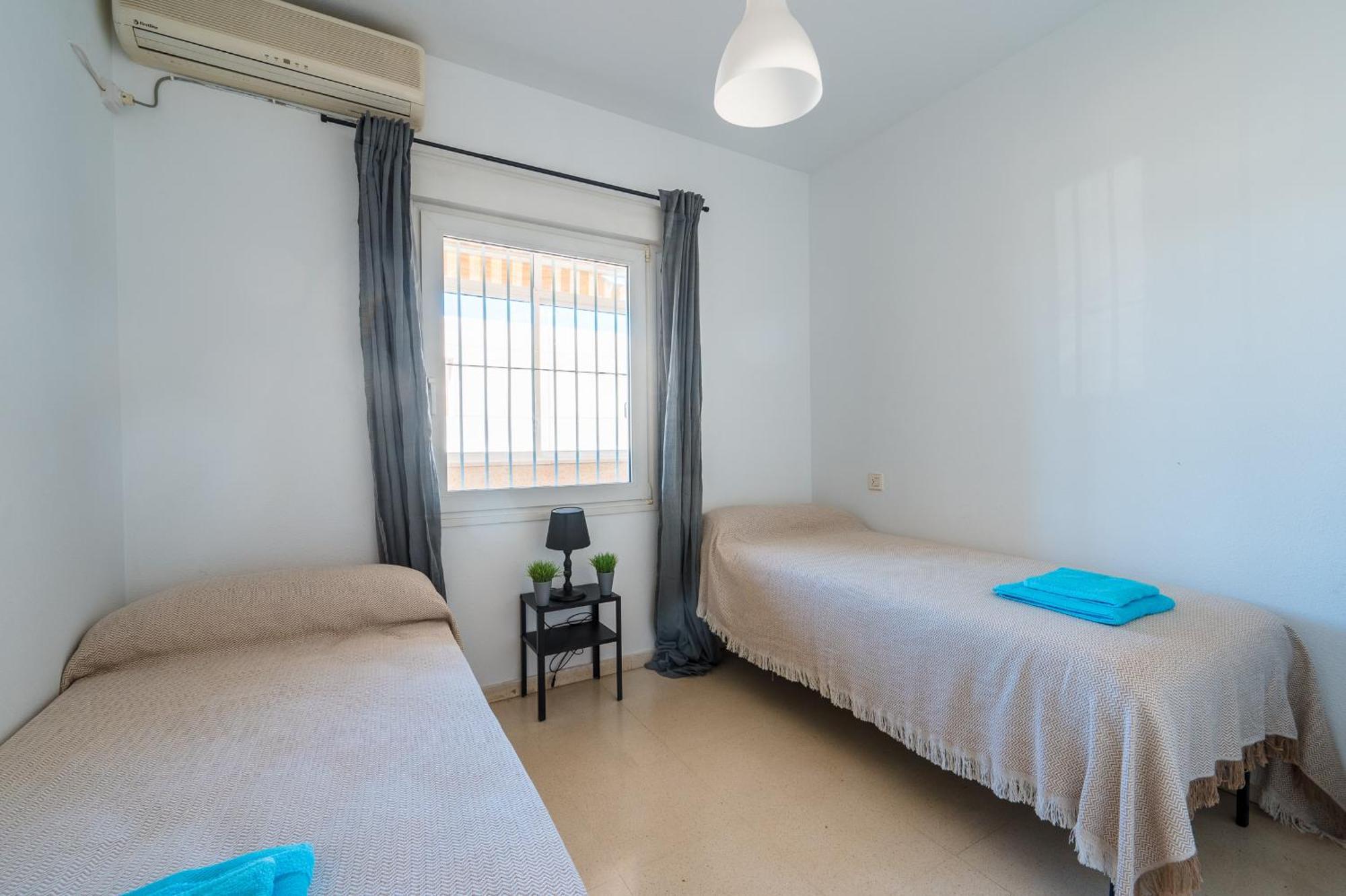 Piso Familiar Virgen Del Rocio Apartment Севиля Екстериор снимка