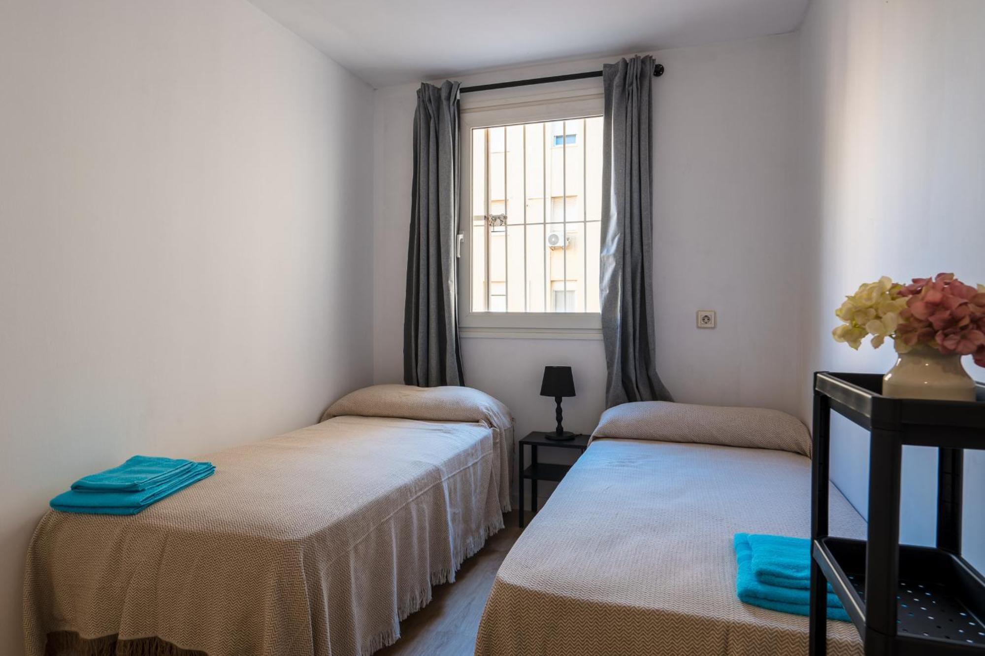 Piso Familiar Virgen Del Rocio Apartment Севиля Екстериор снимка