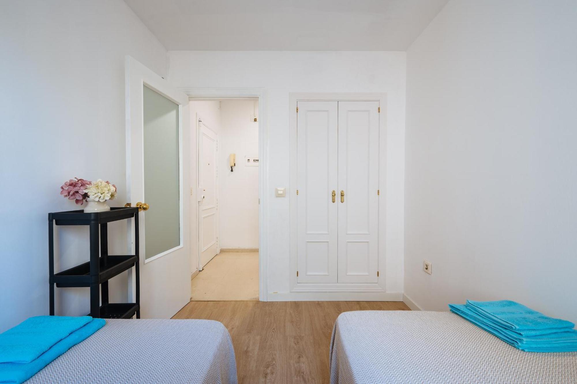 Piso Familiar Virgen Del Rocio Apartment Севиля Екстериор снимка