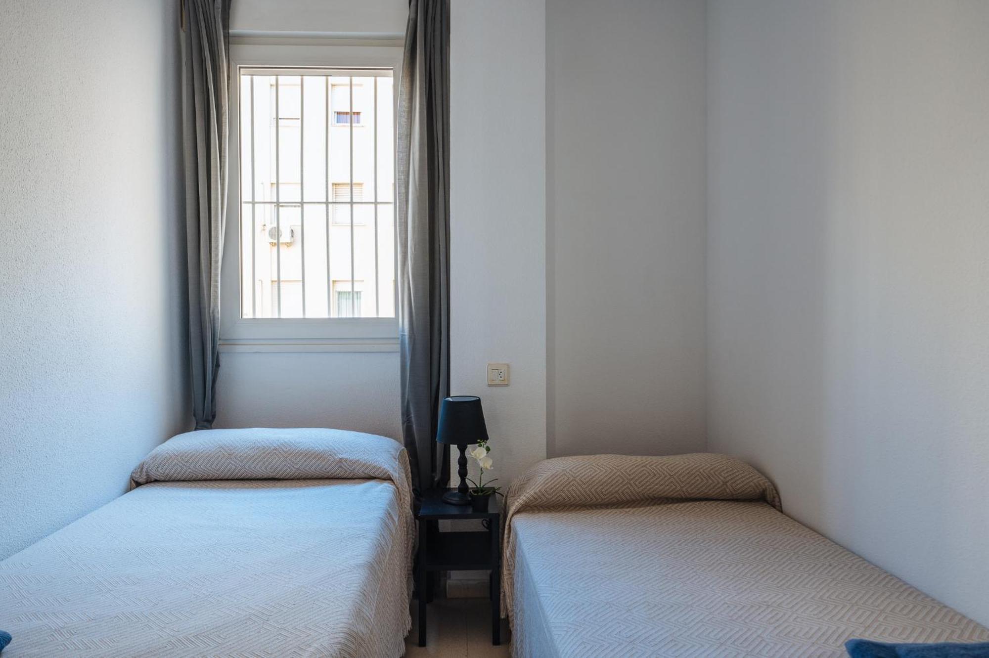 Piso Familiar Virgen Del Rocio Apartment Севиля Екстериор снимка