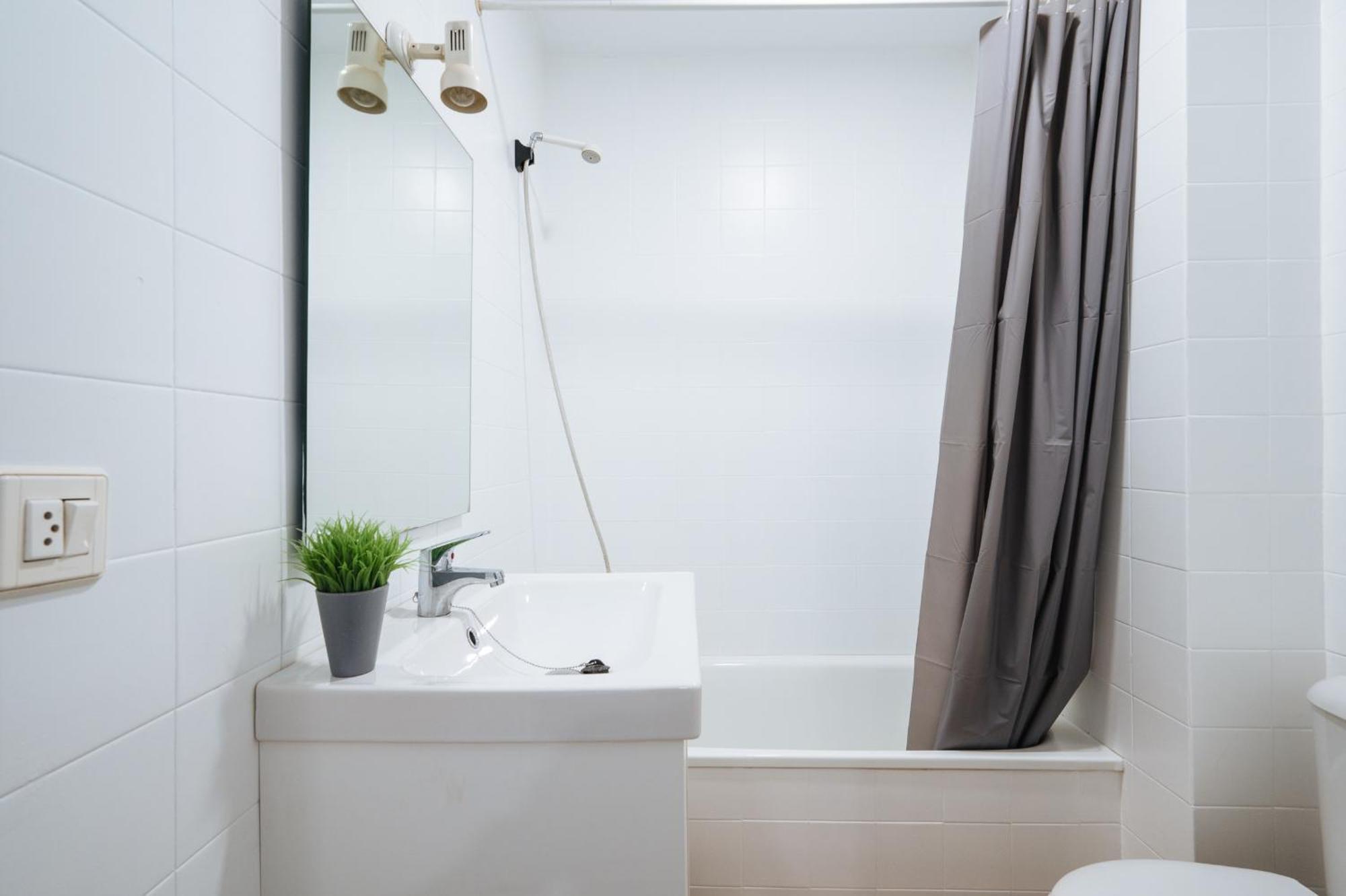 Piso Familiar Virgen Del Rocio Apartment Севиля Екстериор снимка