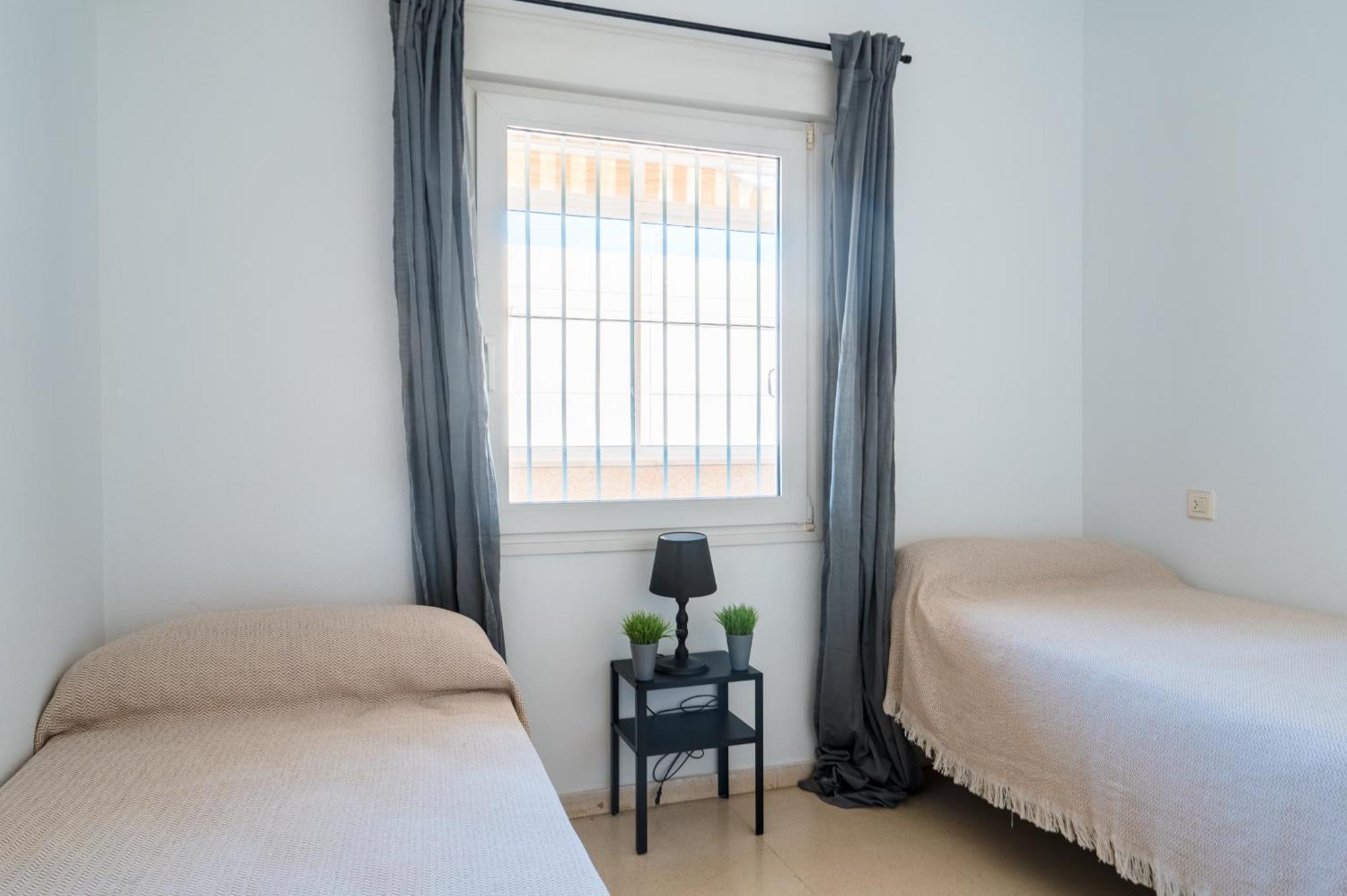 Piso Familiar Virgen Del Rocio Apartment Севиля Екстериор снимка
