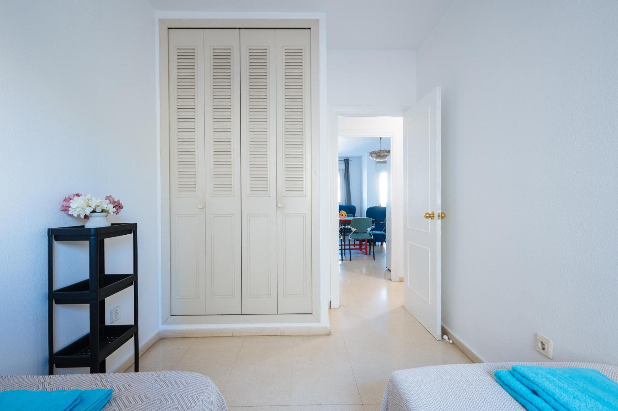 Piso Familiar Virgen Del Rocio Apartment Севиля Екстериор снимка